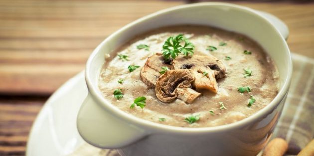 Грибной крем-суп с соусом бешамель
