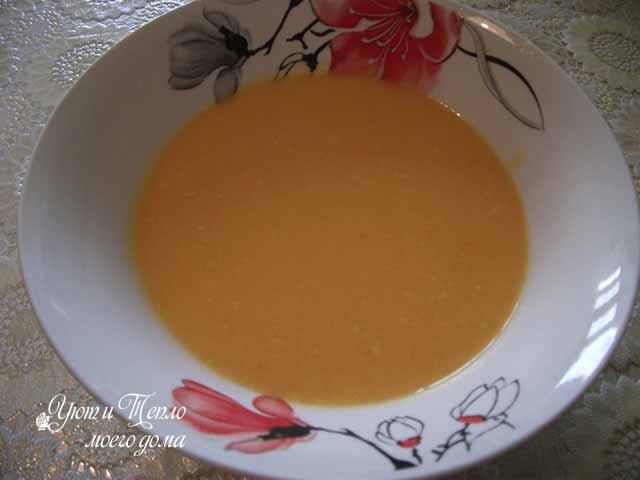 tykvennyj sup v tarelke