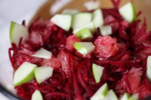 Жиросжигающий салат из свеклы. Салаты из сырой свеклы: 9 диетических рецептов для похудения