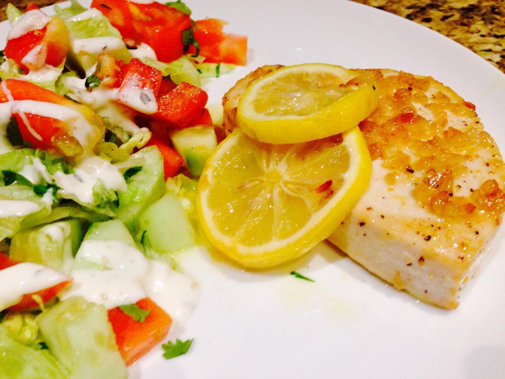 рыба с лимоном и овощами