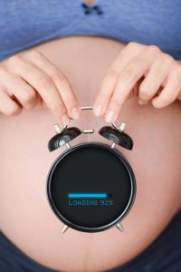 Беременная ждет ребёнка