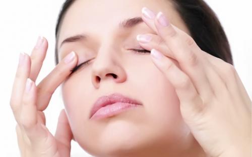 Как убрать опухшие глаза от слез утром быстро. 9 способов убрать отеки с глаз после слез
