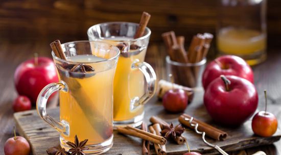 Имбирный напиток с медом, лимоном и яблоками
