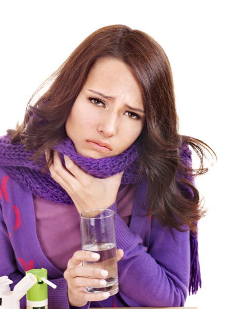 Первые признаки простуды: першение в горле и кашель