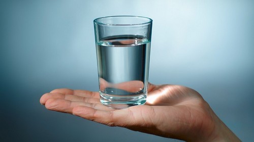 Перед приемом пищи выпивать стакан фильтрованной воды за 20 минут до еды
