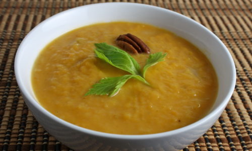 Основу рациона при панкреатите составляют супы и супы-пюре. Употребление протертого супа не травмирует слизистую желудка, благоприятно сказывается на пищеварении