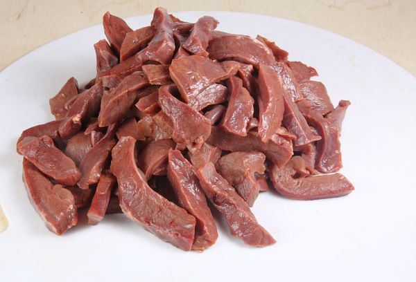 нарезанное на мелкие куски сердце говяжье