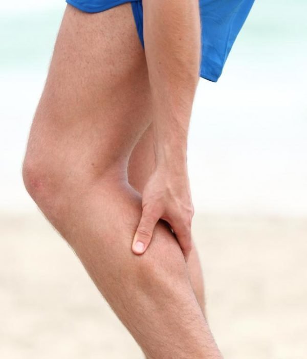 Боль может доходить до икроножной мышцы и ступней