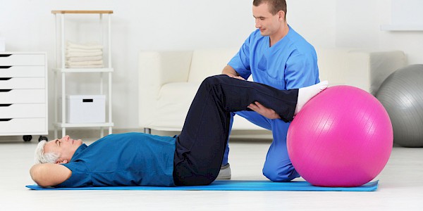 Чтобы избавиться от боли при остеохондрозе, наиболее частом заболевании спины, важно достаточное внимание уделять физическим упражнениям