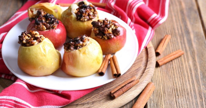 Как запечь яблоки целиком в духовке по новым вкусным рецептам?