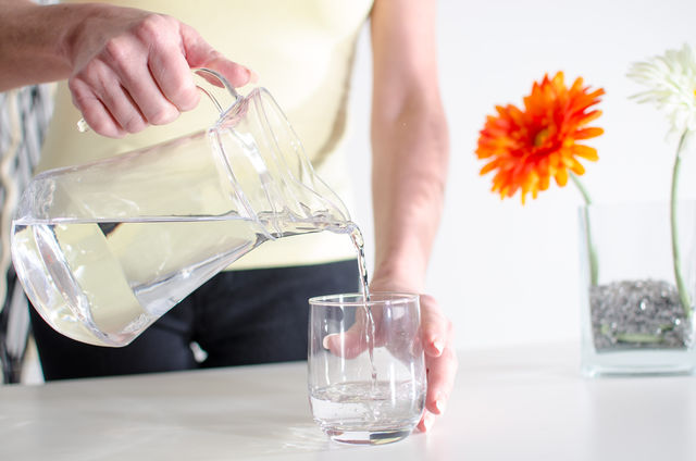 Больным язвой желудка необходимо употреблять большое количество воды