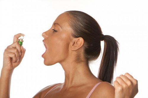 Освежитель дыхания может временно устранить кислый запах изо рта